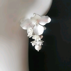 マット シルバー 真鍮 白銀 ピアス イヤリング  結婚式 ウェディング ブライダル 揺れるロング  大ぶり 華やか 花 8枚目の画像