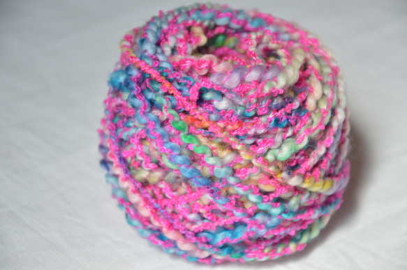 手染め糸　ウールアクリルスラブ　pink　colorful nijiyarn 4枚目の画像