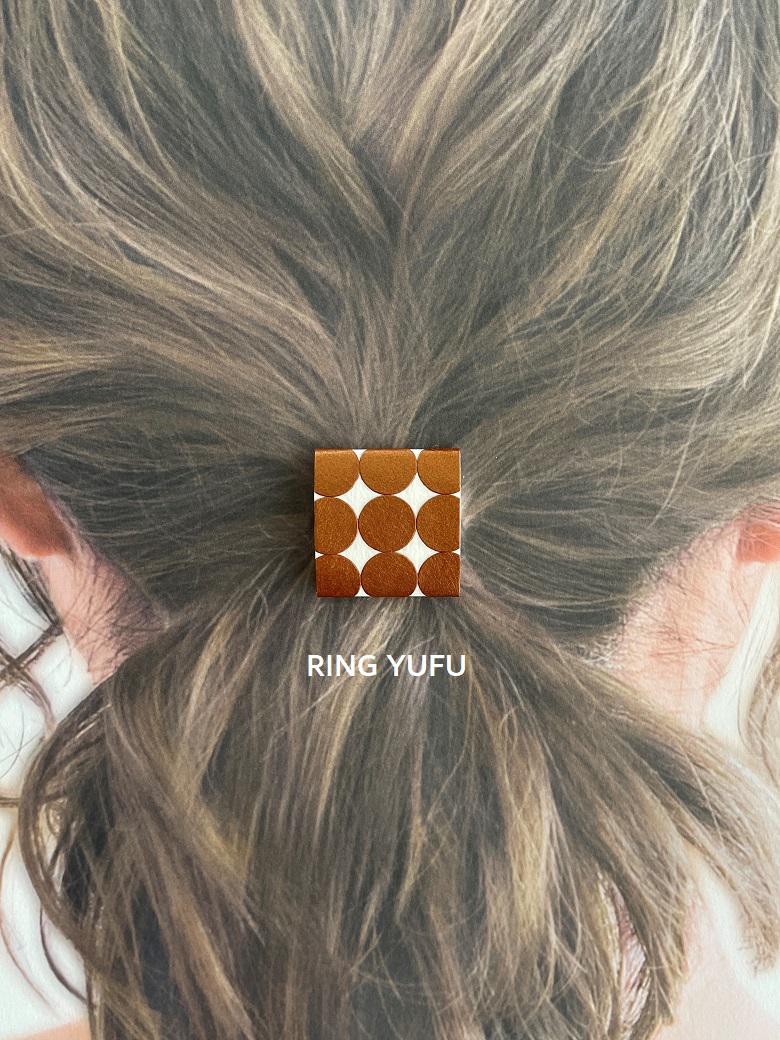 紙で丁寧に作られた和モダンな ブローチ・帯留め・ヘアゴム　アプリコットブロンズ　水玉