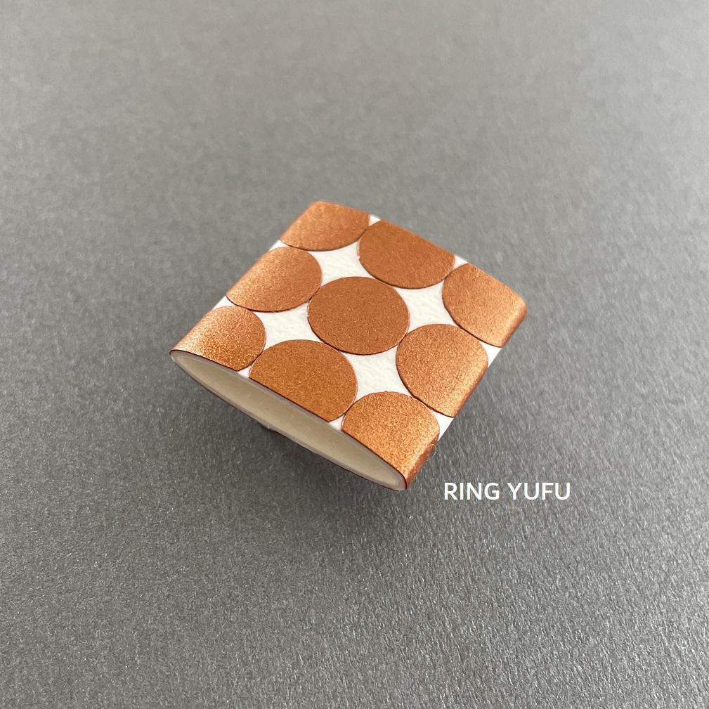 紙で丁寧に作られた和モダンな ブローチ・帯留め・ヘアゴム　アプリコットブロンズ　水玉