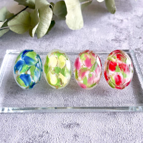 glass oval tulip color Earrings 1枚目の画像