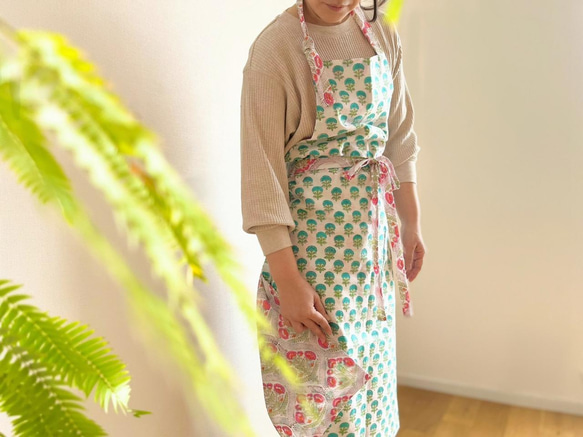 SOLD!ハンドメイドリバーシブルエプロン ブロックプリント☆リバーシブルエプロンNo.2大人用 エプロン