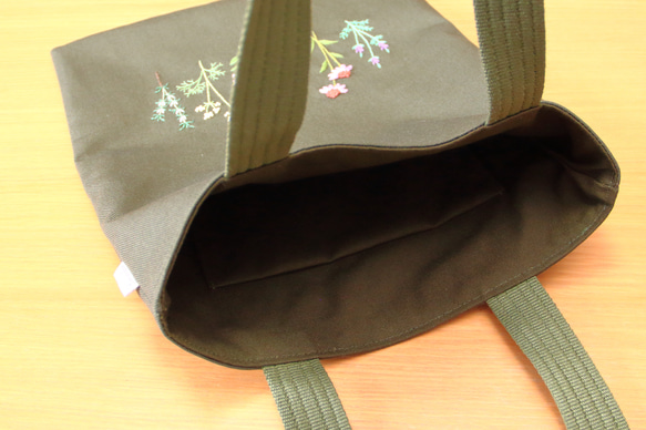 A4 尺寸 petanko 手提袋手工刺繡香草橄欖色卡其色 第2張的照片