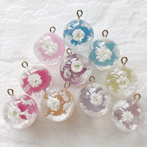 【K☆】No.201　レジンキーホルダー☆薔薇×かすみ草　ぷっくりはーと レジンネーム入りキーホルダー レジンフラワーキーホルダー