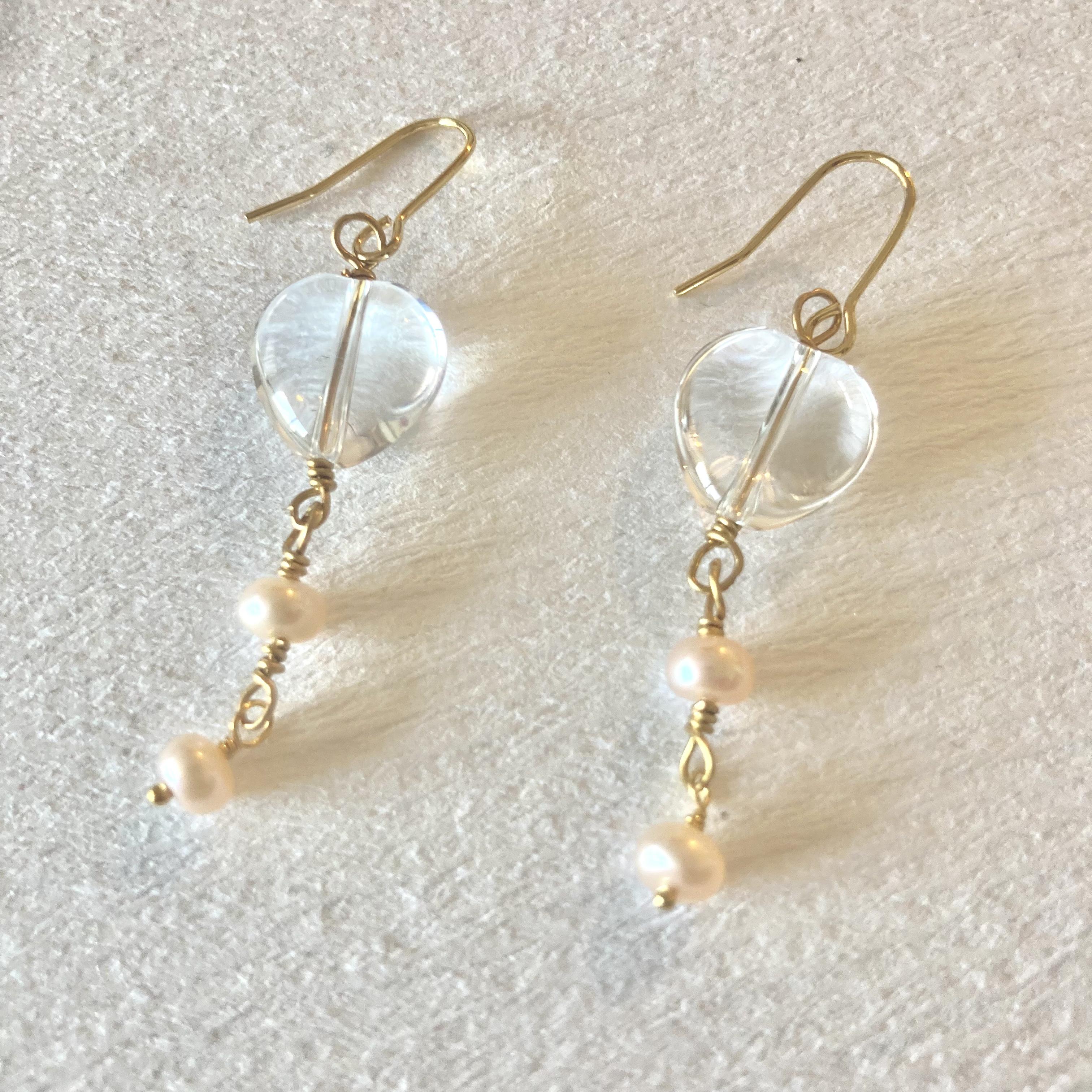 水晶と淡水パールのハートピアス
