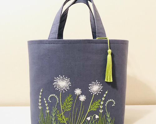 刺繍 白い花 トート バック ＜グレッシュブルー＞ トートバッグ