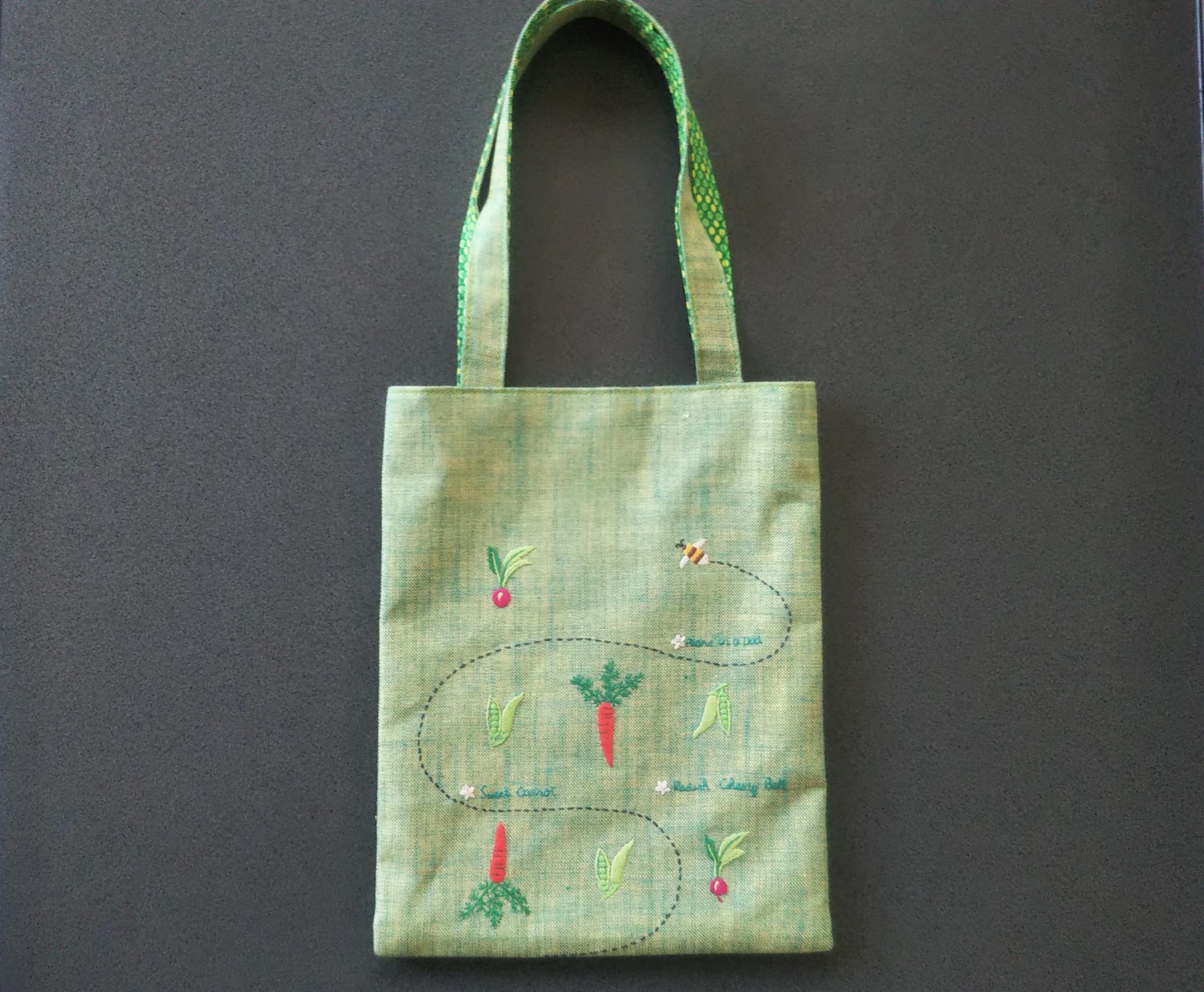 フラットトート　刺繍・野菜シリーズ２（グリーン）
