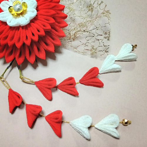 つまみ細工 髪飾り赤白 和風髪飾り 赤白花 アクセサリー つまみ細工 和装小物（帯・半襟