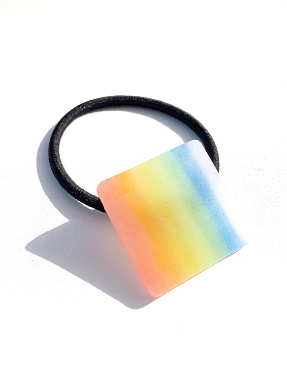 虹色ガラスのヘアゴム 6枚目の画像
