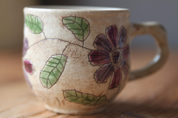 コーヒーカップ　踊る紫の花 3枚目の画像