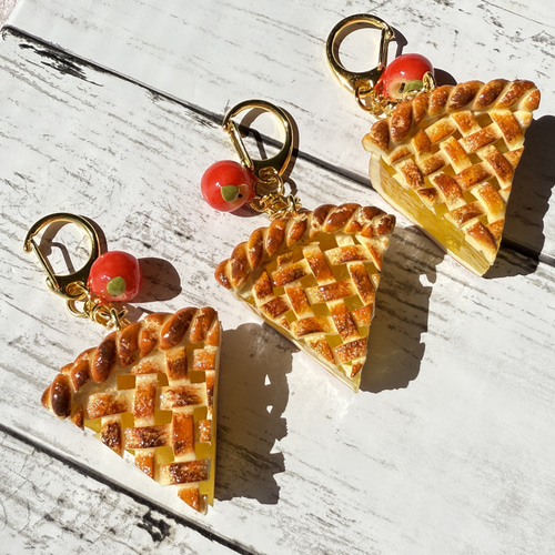 受注生産》カットアップルパイキーホルダー フェイクスイーツ