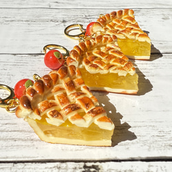 受注生産》カットアップルパイキーホルダー フェイクスイーツ