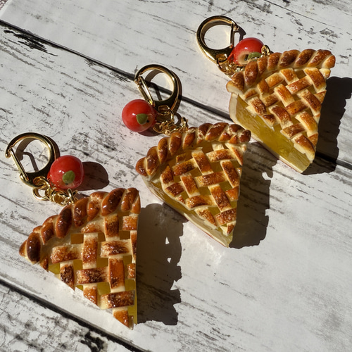 受注生産》カットアップルパイキーホルダー フェイクスイーツ