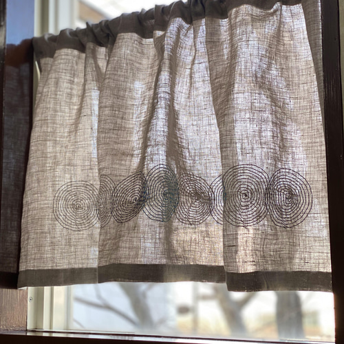 ぐるぐる刺し子のリネンカフェカーテン カーテン yuugorin 通販