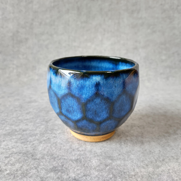 青い竹模様の陶器湯呑み 亀甲模様の蒼釉、コロンとした丸湯呑。 湯呑み craft蒼 通販 13661411