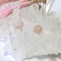 桜吹雪／フロストローズクォーツと絹糸の水晶タッセルピアス 11枚目の画像