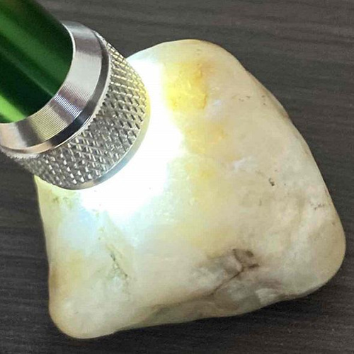 あわ貴石ギャラリーの美しい希少な黄色系の天然阿波翡翠（ jade）原石