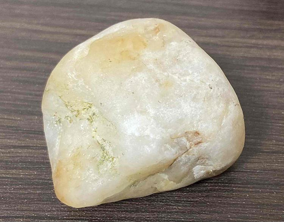 あわ貴石ギャラリーの美しい希少な黄色系の天然阿波翡翠（ jade