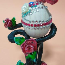 『薔薇のエッグスタンド』イースターエッグ　創作キラキラアート　プレゼント 4枚目の画像