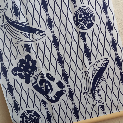 送料無料】濱いち手ぬぐい 注染 立涌鰹 カツオ 白×紺 特岡生地 綿100