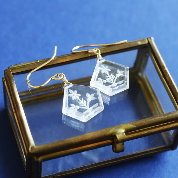 降價成功【數量有限/雪絨花】Kiriko雕刻水晶（水晶）切片切割14KGF耳環 第4張的照片