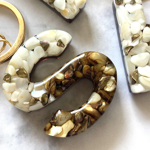 レジンイニシャルOriginalパーツ⭐️オーダーのみ1個150円対応出来ます⭐️ レジンイニシャルOriginalパーツ⭐️オーダーのみ1個150円対応出来ます⭐️