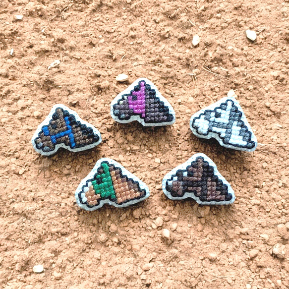 専用商品　刺繍ブローチ 6547d2dfabaee37bb02115210ea972