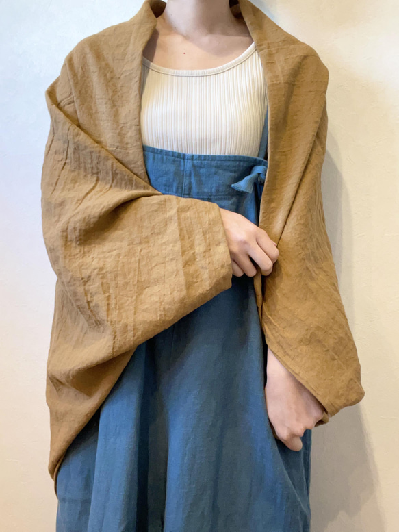 受注製作 国産リネンのサッと羽織れるたっぽりカーディガン シナモン 5枚目の画像