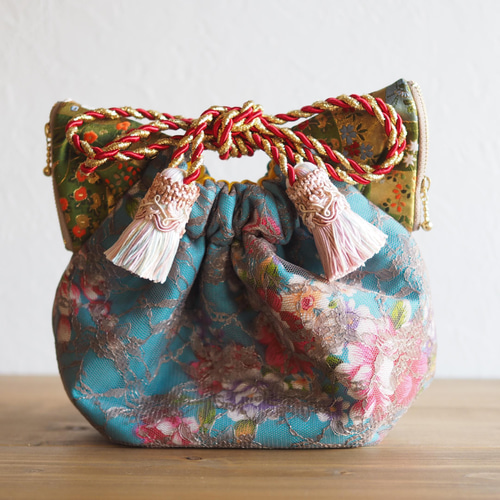 猫耳ショルダーバッグ　巾着　台湾花布 光に咲く猫型バッグ。レース重ね台湾花布×金襴耳のショルダー巾着