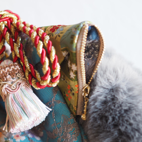 光に咲く猫型バッグ。レース重ね台湾花布×金襴耳のショルダー巾着