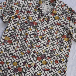 着物リメイク 白地に檜垣模様のアロハシャツ メンズMサイズ 1枚目の画像
