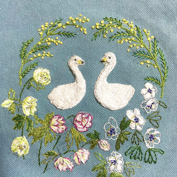 白鳥と春の花畑の刺繍トートバッグ 人気・おすすめ｜使いやすい・旅行におすすめ 品質保証 全国発送 在庫限り