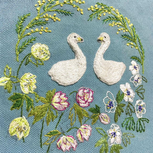 白鳥と春の花畑の刺繍トートバッグ 人気・おすすめ｜使いやすい・旅行におすすめ 品質保証 全国発送 在庫限り