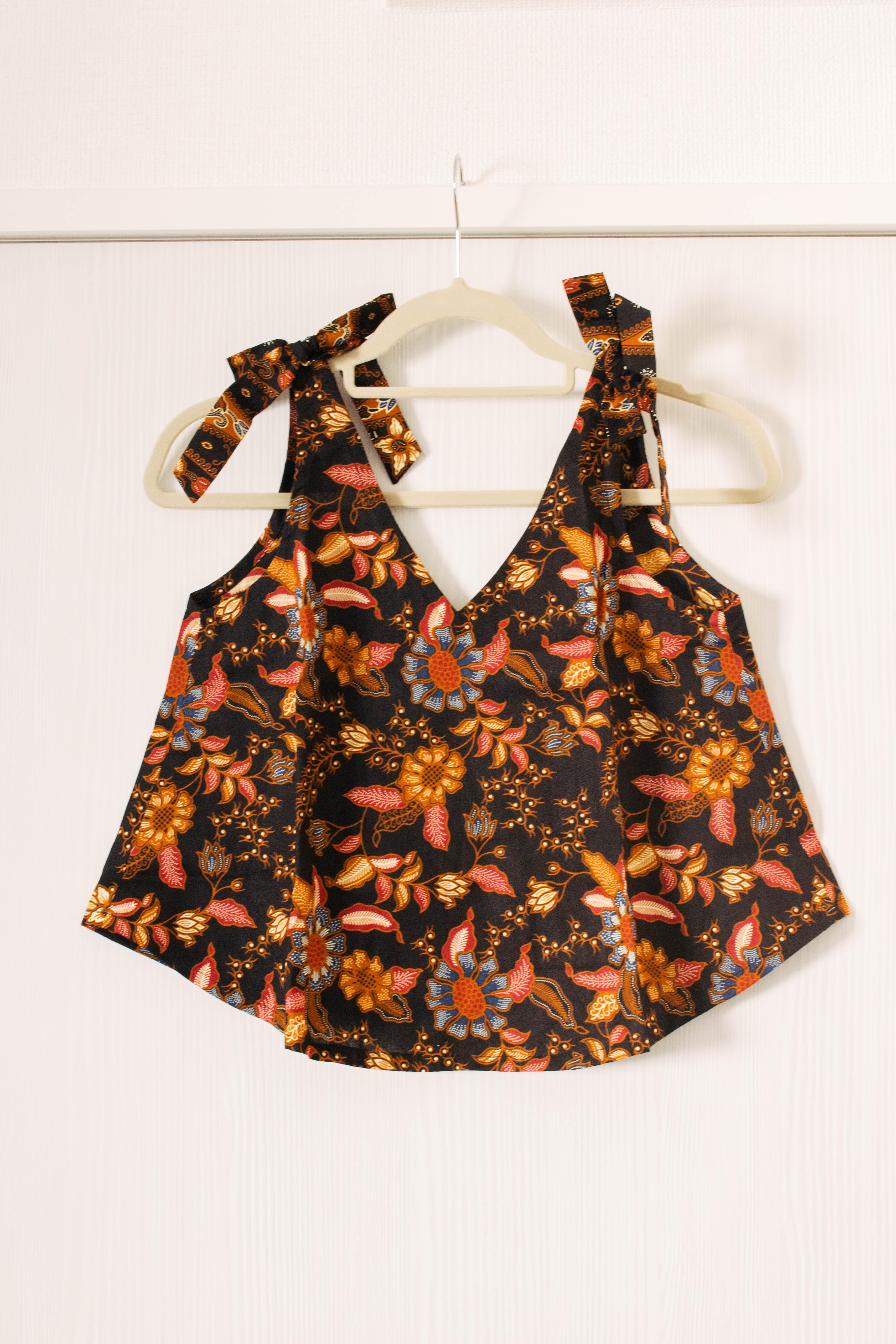 手作りバティックトップ/batik top（黒花）