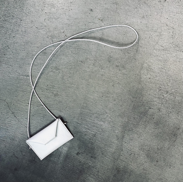 【受注生産】封筒型マイクロバッグ-革カミブクロ（ホワイト） 1枚目の画像
