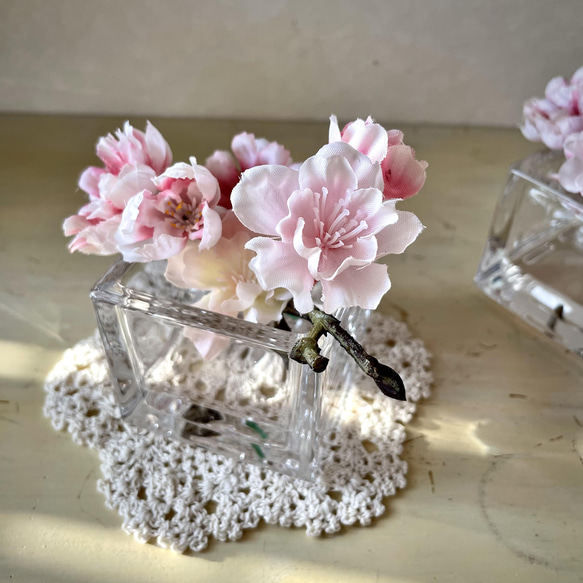 ラッピング無料！2種の桜S.B マジカルウォーター フラワーインテリア キューブガラス ギフト 6枚目の画像