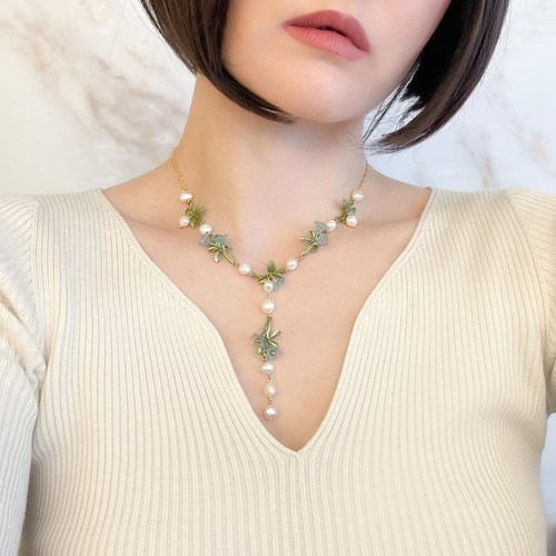 ブルー：静寂の中に佇む花：フラワーとパールのチョーカーネックレス