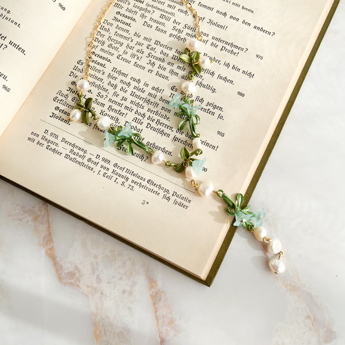 ブルー：静寂の中に佇む花：フラワーとパールのチョーカーネックレス