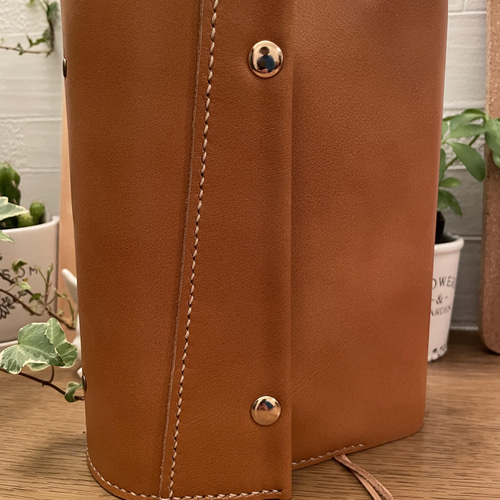 受注見本【手縫】ハンドメイド本革新改訳中型版聖書カバー 受注見本【手縫】ハンドメイド本革新改訳中型版聖書カバー／ブックカバー