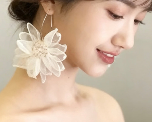 花 ピアス シフォン フラワー 大ぶりピアス ゴールド フラワー 揺れる