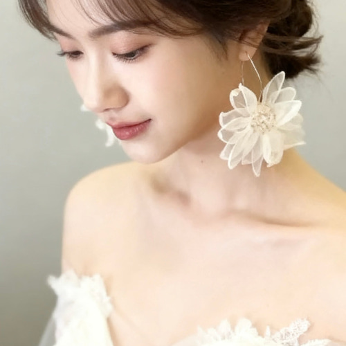 花 ピアス シフォン フラワー 大ぶりピアス ゴールド フラワー 揺れる