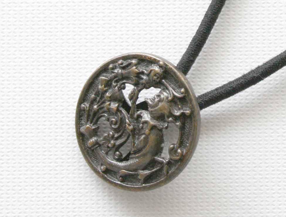 フランスアンティークボタンヘアゴム／démon（悪魔）ボタン（AFB-147）