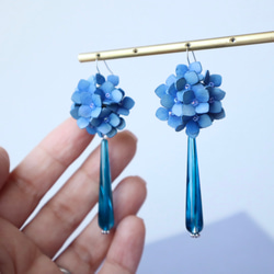 【再販】紫陽花としずく*ブルー/革花ピアス･イヤリング/レザーアクセサリー/夏2022 6枚目の画像