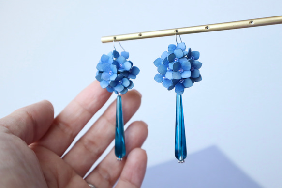 【再販】紫陽花としずく*ブルー/革花ピアス･イヤリング/レザーアクセサリー/夏2022 6枚目の画像