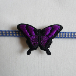 紫アゲハ刺繍帯留め 1枚目の画像
