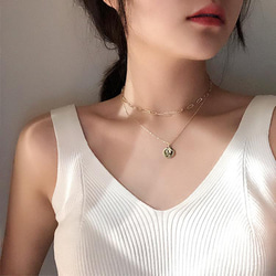 韓国ファッション　ゴールドのコインモチーフ２連デザインネックレス　ペンダント　アクセサリー　-5004 3枚目の画像