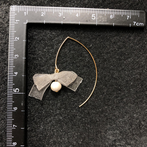 リボン×パールのフックピアス【送料込】 ピアス（フック・チェーン