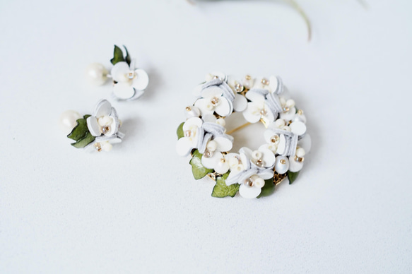 革花　春の白いお花ブローチ 3枚目の画像