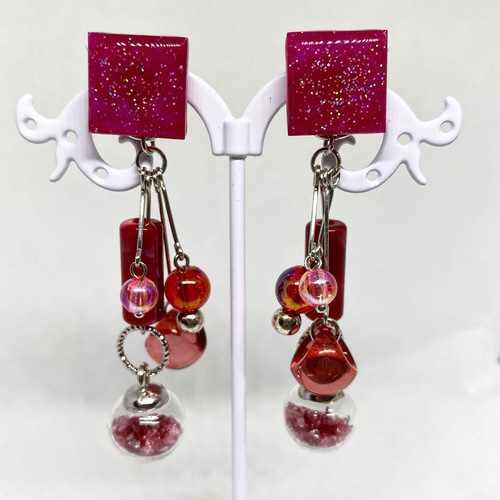 レッドのガラスドーム2wayピアス ピアス（スタッド・一粒  