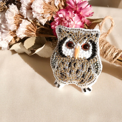 フクロウ　ビーズ刺繍ブローチNO.8 フクロウブローチ ビーズ刺繍 ブローチの通販 by soju